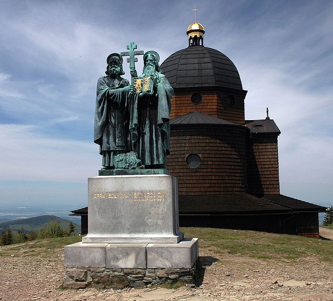 Kaple Rahošť, soch Cyril a Metoděj