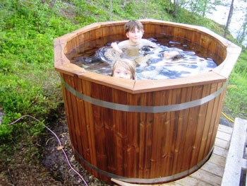 koupací sud, koupací sudy, návod na koupací sud, jak postavit sud, zahradní koupel, domácí wellness, zahradní bazen, dřevěný bazen, dřevěný sud