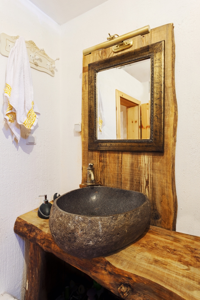 dřevěná vana, dřevo v koupelně, dřevo do koupelny, dřevěné umyvadlo, dřevěný nábytek