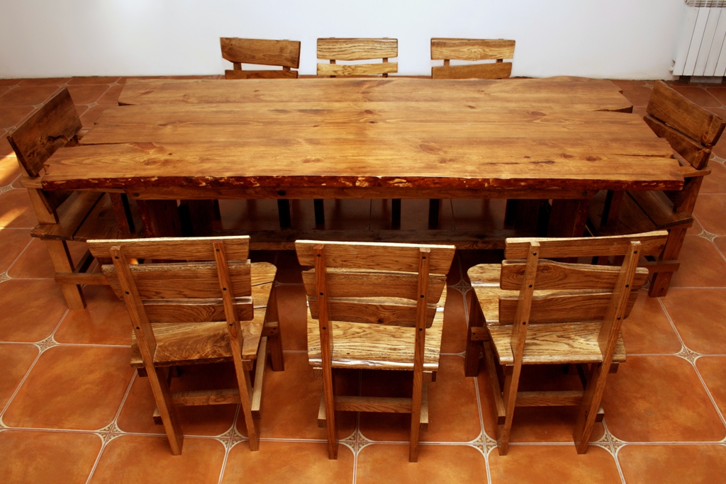 dřevěný stůl, stůl ze dřeva, masivní stůl, starý stůl vintage